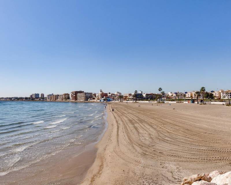 4 bedroom Apartment for sale in Torrevieja - € 199,000 (Ref: 9592115)