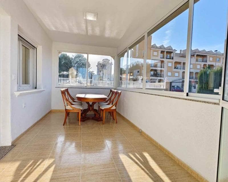 4 soveværelse Villa til salg i Villamartin med swimmingpool garage - € 470.000 (Ref: 9593155)