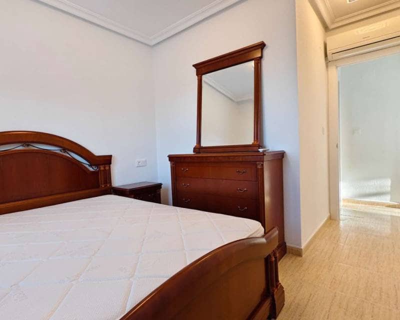 4 soveværelse Villa til salg i Villamartin med swimmingpool garage - € 470.000 (Ref: 9593155)