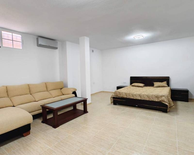 4 soveværelse Villa til salg i Villamartin med swimmingpool garage - € 470.000 (Ref: 9593155)