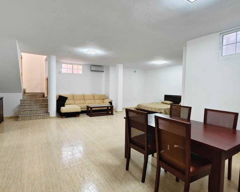 4 soveværelse Villa til salg i Villamartin med swimmingpool garage - € 470.000 (Ref: 9593155)