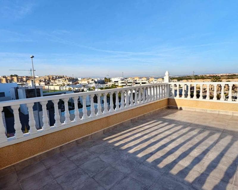 4 soveværelse Villa til salg i Villamartin med swimmingpool garage - € 470.000 (Ref: 9593155)