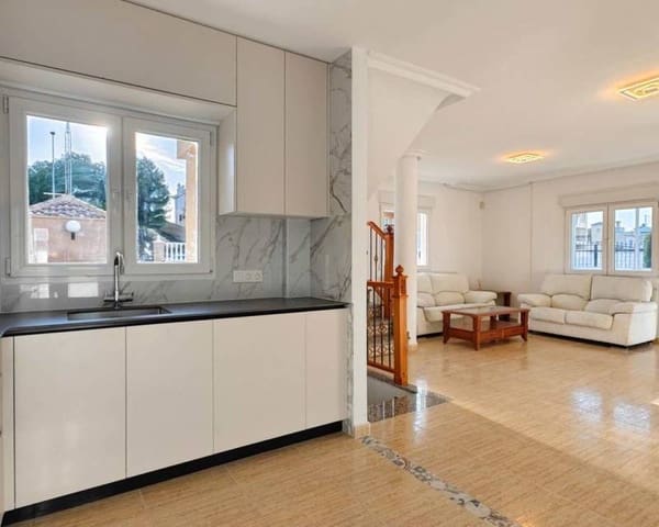 4 soveværelse Villa til salg i Villamartin, Orihuela med swimmingpool garage - € 470.000 (Ref: 9593155)