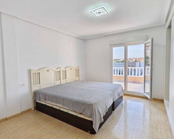 Chalet de 4 habitaciones en Villamartin, Orihuela en venta con piscina garaje - 470.000 € (Ref: 9593155)