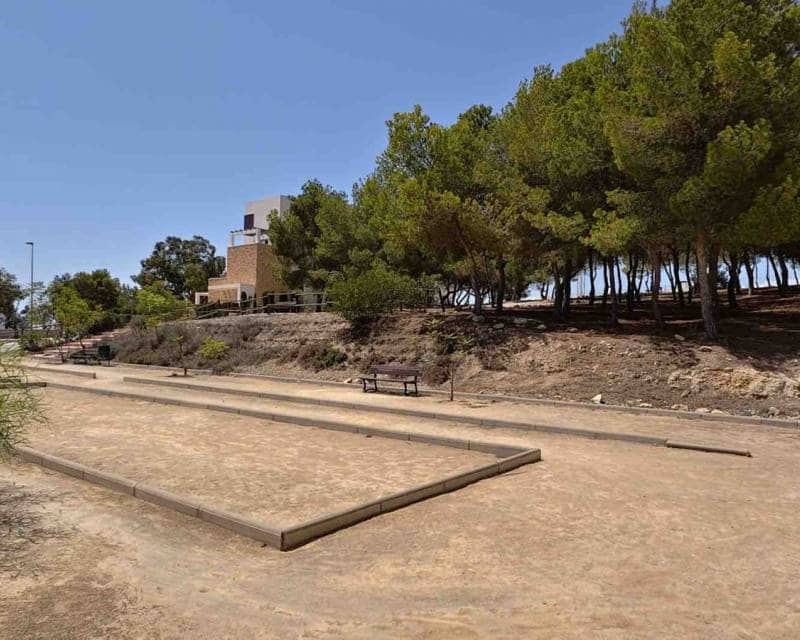 4 soveværelse Villa til salg i Villamartin med swimmingpool garage - € 470.000 (Ref: 9593155)