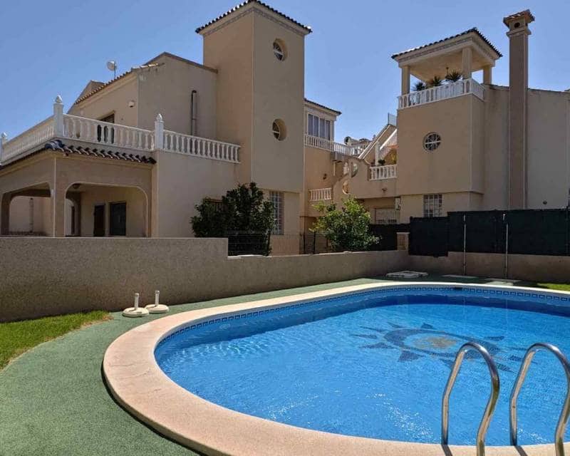 4 soveværelse Villa til salg i Villamartin med swimmingpool garage - € 470.000 (Ref: 9593155)