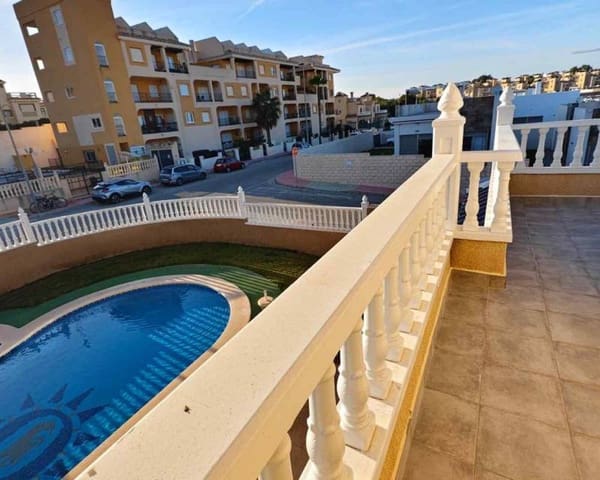 Chalet de 4 habitaciones en Villamartin, Orihuela en venta con piscina garaje - 470.000 € (Ref: 9593155)