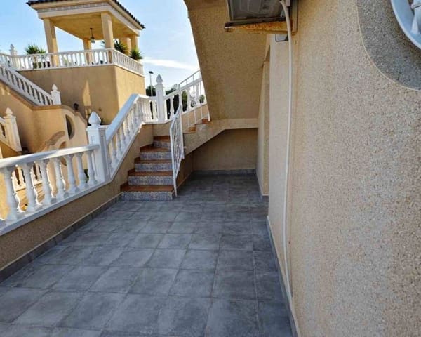 Chalet de 4 habitaciones en Villamartin, Orihuela en venta con piscina garaje - 470.000 € (Ref: 9593155)