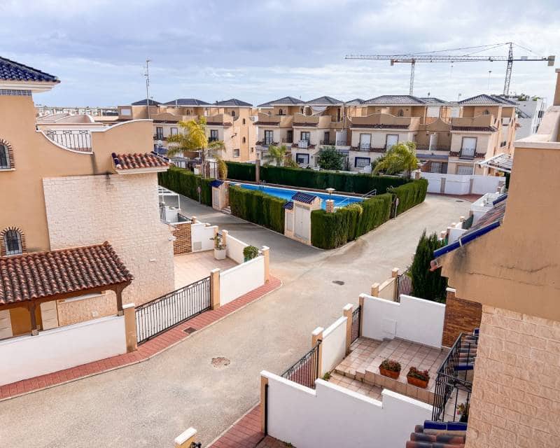 3 quarto Moradia Geminada para venda em Pilar de la Horadada com piscina - 369 000 € (Ref: 9596766)