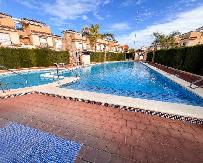 3 quarto Moradia Geminada para venda em Pilar de la Horadada com piscina - 369 000 € (Ref: 9596766)