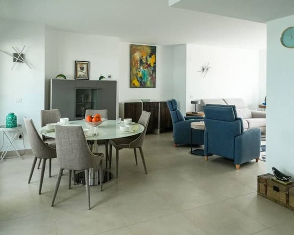 4 chambre Penthouse à vendre à Punta Prima, Orihuela avec piscine garage - 765 000 € (Ref: 9598266)