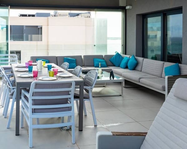 4 chambre Penthouse à vendre à Punta Prima, Orihuela avec piscine garage - 765 000 € (Ref: 9598266)