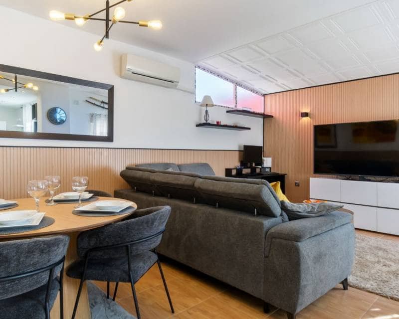 3 chambre Villa/Maison Mitoyenne à vendre à Orihuela Costa avec piscine garage - 288 000 € (Ref: 9603530)