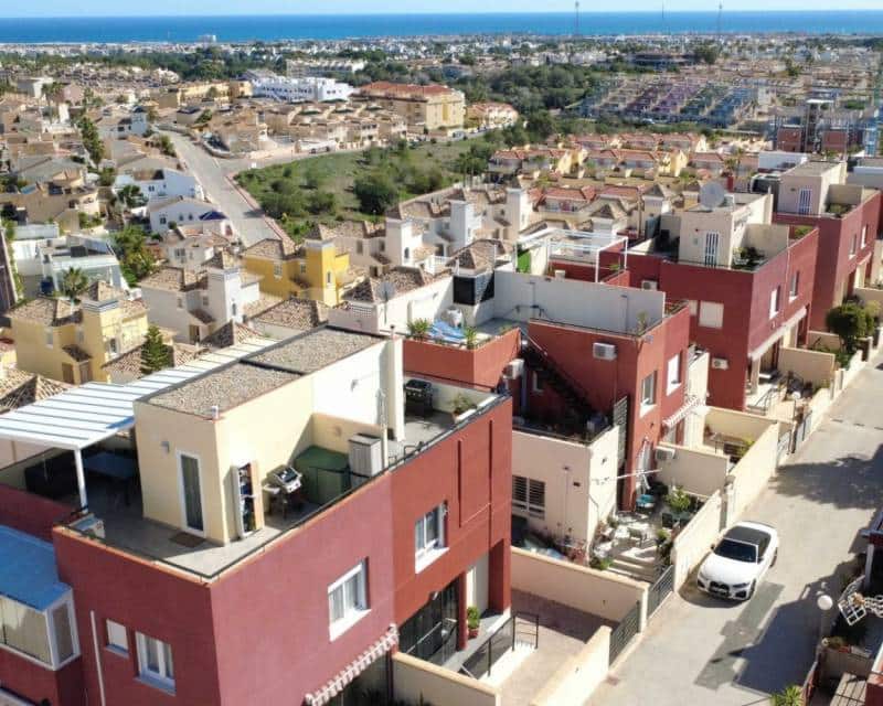 3 chambre Villa/Maison Mitoyenne à vendre à Orihuela Costa avec piscine garage - 288 000 € (Ref: 9603530)