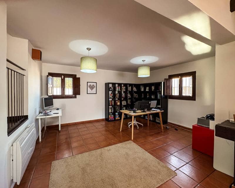 Chalet de 4 habitaciones en Santa Pola en venta con piscina - 890.000 € (Ref: 9603531)