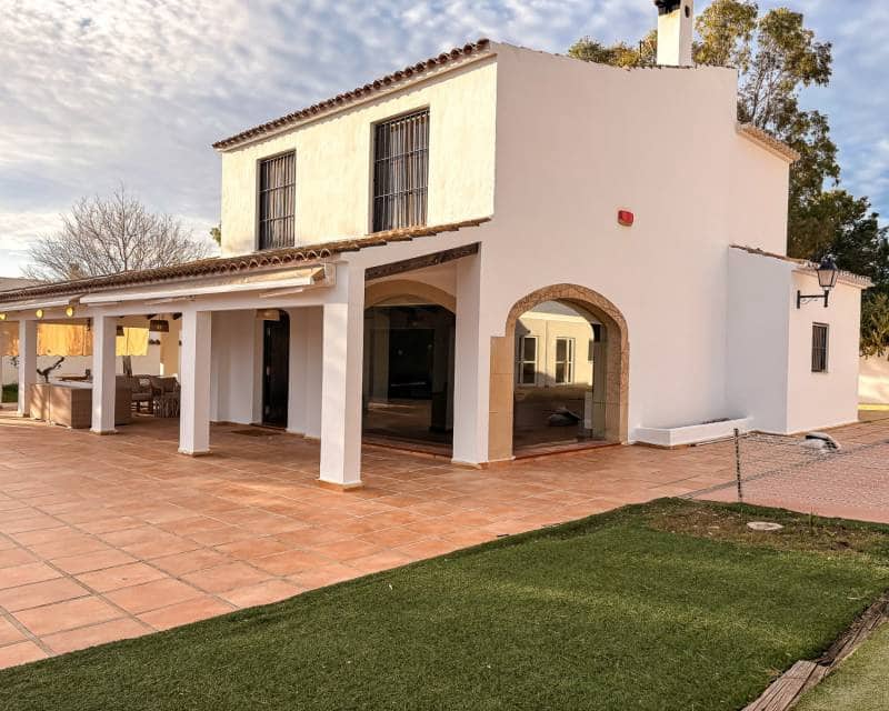 Chalet de 4 habitaciones en Santa Pola en venta con piscina - 890.000 € (Ref: 9603531)