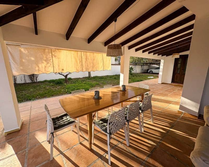 Chalet de 4 habitaciones en Santa Pola en venta con piscina - 890.000 € (Ref: 9603531)