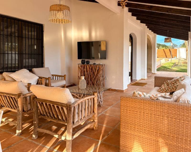 Chalet de 4 habitaciones en Santa Pola en venta con piscina - 890.000 € (Ref: 9603531)