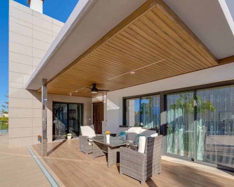 4 sovrum Villa till salu i Torrevieja med pool garage - 1 275 000 € (Ref: 9603532)