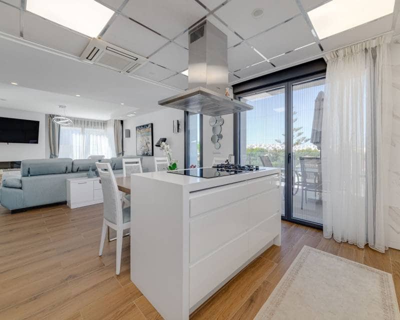 4 sovrum Villa till salu i Torrevieja med pool garage - 1 275 000 € (Ref: 9603532)