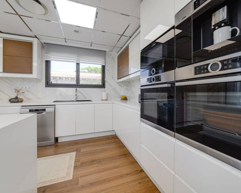 4 sovrum Villa till salu i Torrevieja med pool garage - 1 275 000 € (Ref: 9603532)