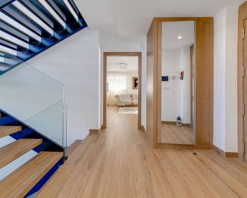 4 sovrum Villa till salu i Torrevieja med pool garage - 1 275 000 € (Ref: 9603532)