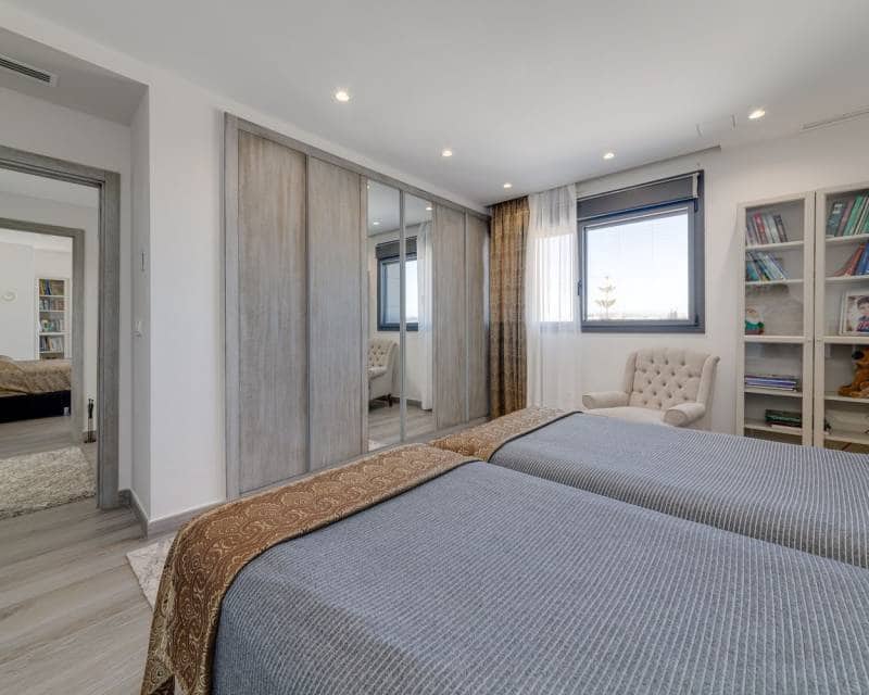 4 sovrum Villa till salu i Torrevieja med pool garage - 1 275 000 € (Ref: 9603532)