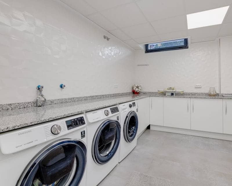 4 sovrum Villa till salu i Torrevieja med pool garage - 1 275 000 € (Ref: 9603532)