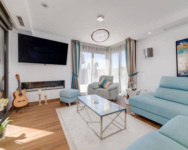 4 quarto Moradia para venda em Los Balcones - Los Altos, Torrevieja com piscina garagem - 1 275 000 € (Ref: 9603532)