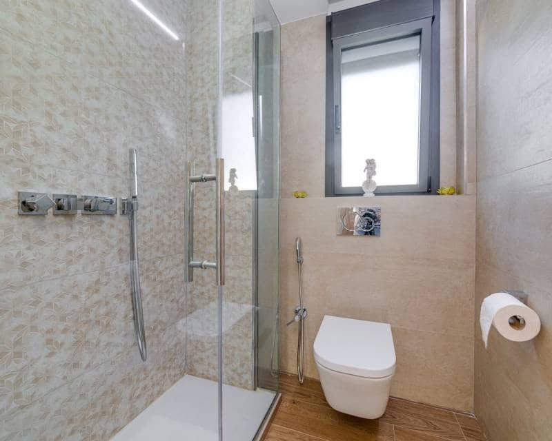 4 sovrum Villa till salu i Torrevieja med pool garage - 1 275 000 € (Ref: 9603532)