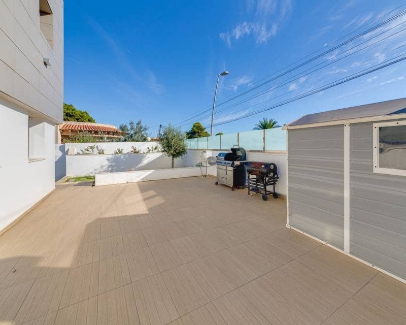 4 sovrum Villa till salu i Torrevieja med pool garage - 1 275 000 € (Ref: 9603532)