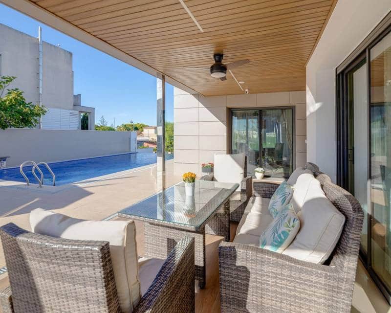 4 sovrum Villa till salu i Torrevieja med pool garage - 1 275 000 € (Ref: 9603532)