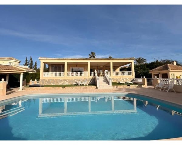 Chalet de 4 habitaciones en Ciudad Quesada, Rojales en venta con piscina garaje - 525.000 € (Ref: 9610143)