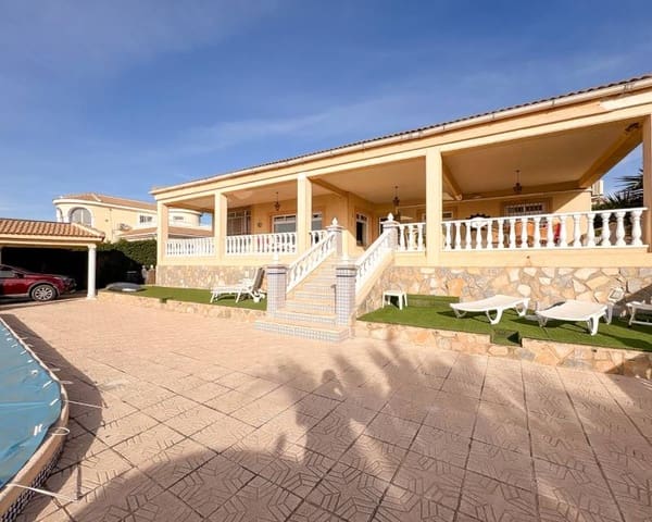 Chalet de 4 habitaciones en Ciudad Quesada, Rojales en venta con piscina garaje - 525.000 € (Ref: 9610143)