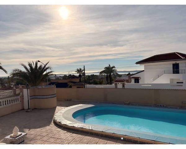 Chalet de 4 habitaciones en Ciudad Quesada, Rojales en venta con piscina garaje - 525.000 € (Ref: 9610143)