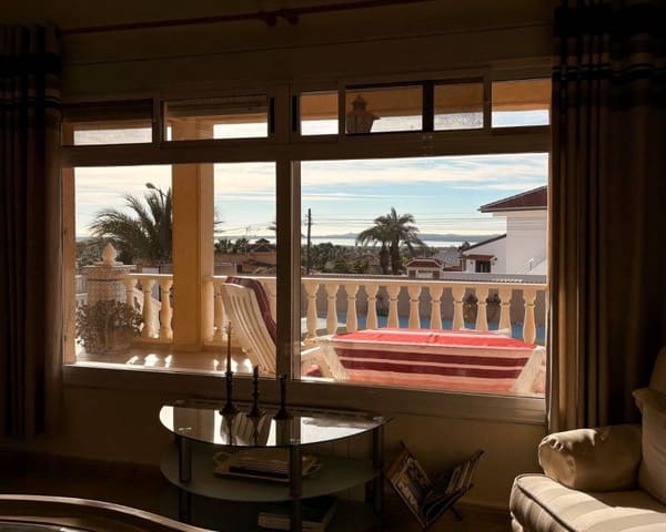 Chalet de 4 habitaciones en Ciudad Quesada, Rojales en venta con piscina garaje - 525.000 € (Ref: 9610143)