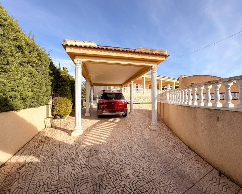 Chalet de 4 habitaciones en Ciudad Quesada en venta con piscina garaje - 525.000 € (Ref: 9610143)