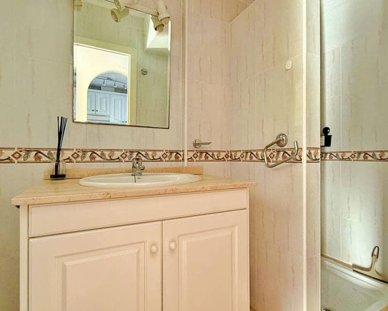 2 chambre Villa/Maison Mitoyenne à vendre à Orihuela Costa avec piscine - 215 000 € (Ref: 9614114)