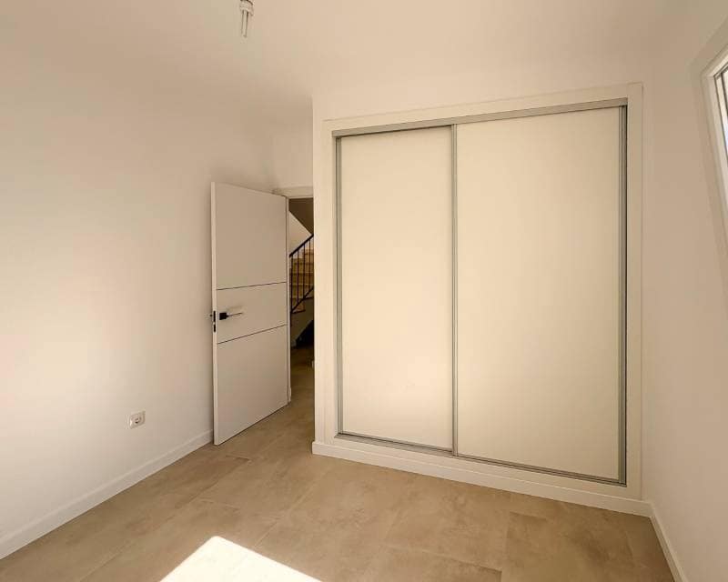 3 bedroom Semi-detached Villa for sale in El Campello with garage - € 550,000 (Ref: 9618498)