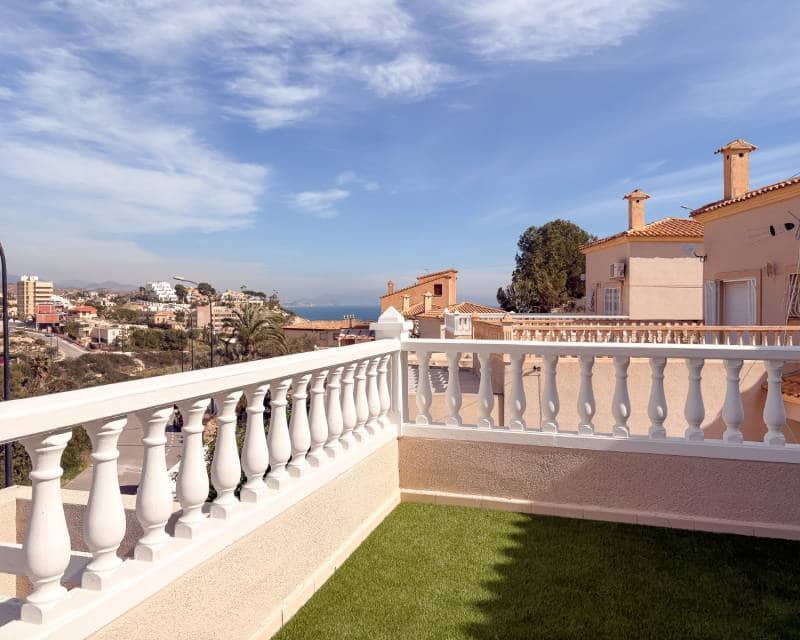 3 bedroom Semi-detached Villa for sale in El Campello with garage - € 550,000 (Ref: 9618498)