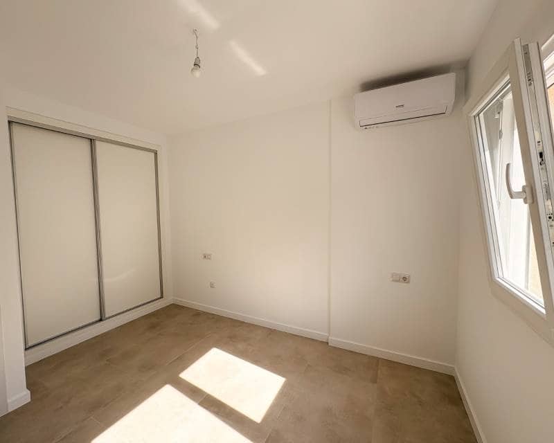 3 bedroom Semi-detached Villa for sale in El Campello with garage - € 550,000 (Ref: 9618498)