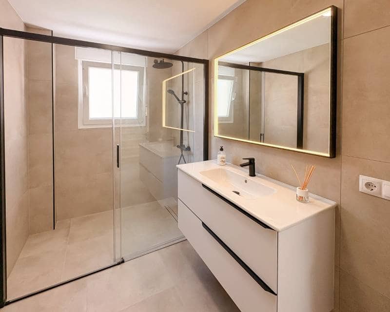 3 bedroom Semi-detached Villa for sale in El Campello with garage - € 550,000 (Ref: 9618498)