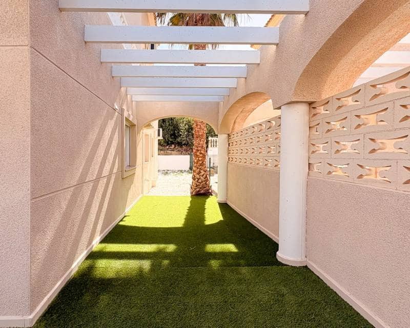 3 bedroom Semi-detached Villa for sale in El Campello with garage - € 550,000 (Ref: 9618498)