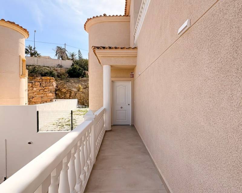 3 bedroom Semi-detached Villa for sale in El Campello with garage - € 550,000 (Ref: 9618498)