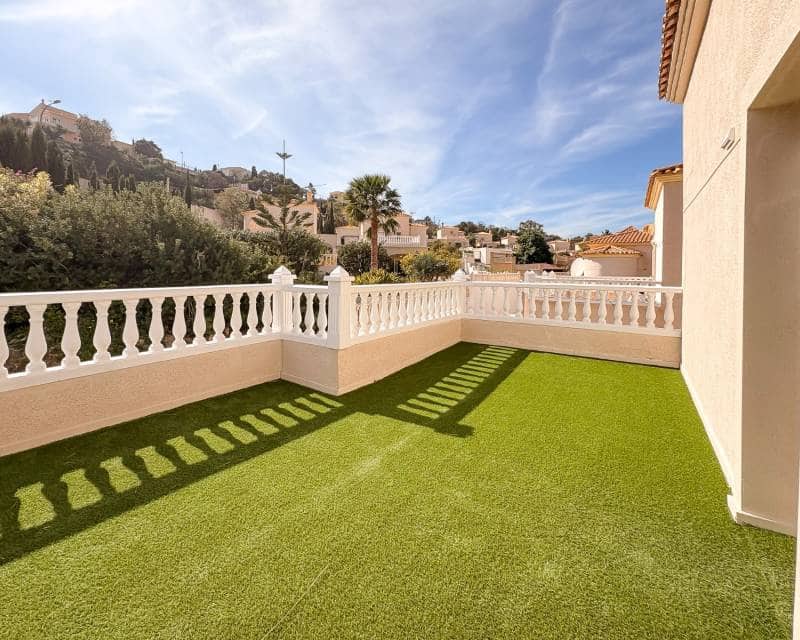 3 bedroom Semi-detached Villa for sale in El Campello with garage - € 550,000 (Ref: 9618498)