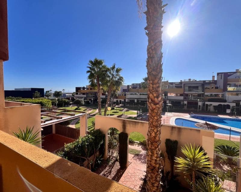 2 soveværelse Lejlighed til salg i Orihuela Costa med swimmingpool garage - € 244.900 (Ref: 9623003)