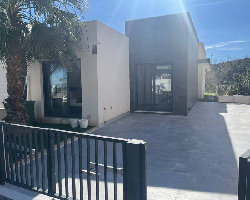 3 soveværelse Villa til salg i San Miguel de Salinas med swimmingpool garage - € 385.000 (Ref: 9626399)