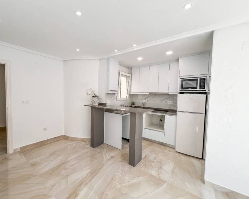 2 bedroom Penthouse for sale in Torrevieja - € 198,900 (Ref: 9632705)