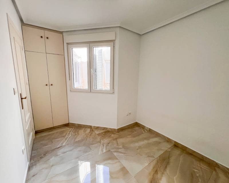 2 bedroom Penthouse for sale in Torrevieja - € 198,900 (Ref: 9632705)