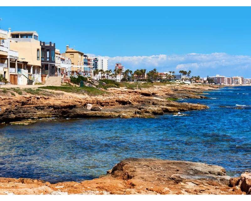 Apartamento de 2 habitaciones en Torrevieja en venta con piscina - 310.000 € (Ref: 9632946)